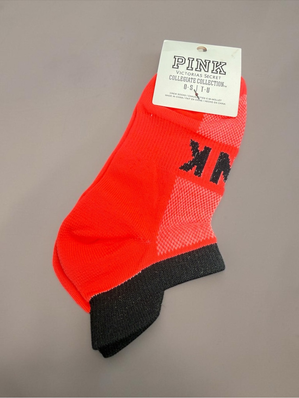 🏷️‼️5/$25🏷️‼️🩷PINK Victoria's Secret🩷Bright Coral & Black No-Show Crew Socks/NWT